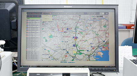 車輌の位置をの地図モニターで確認
